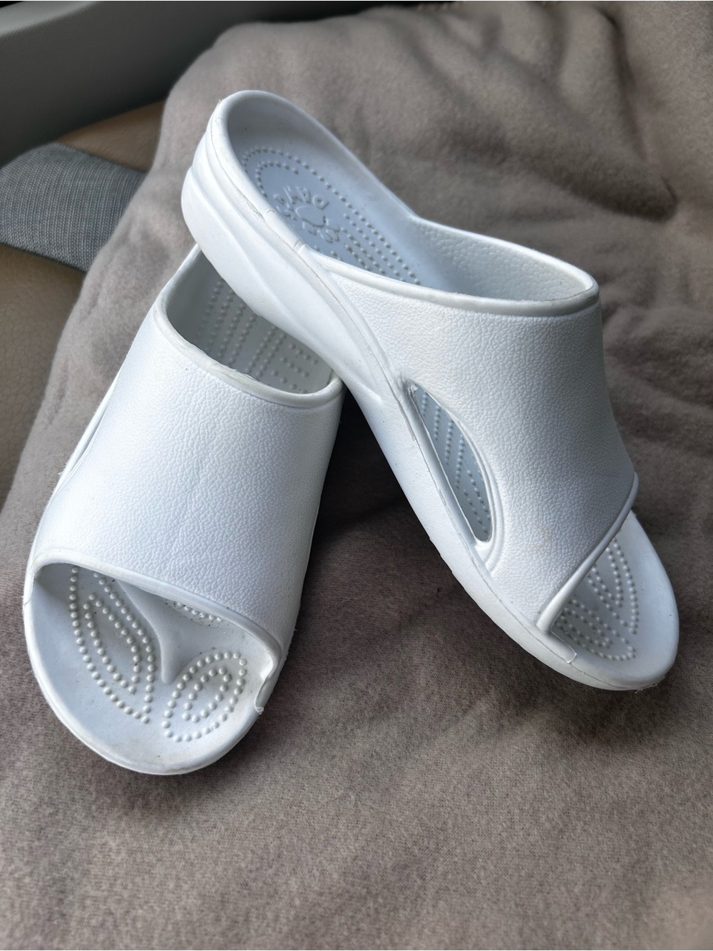 Dawgs White Women’s Slide Sandals - Comfortable Slip-On size 8